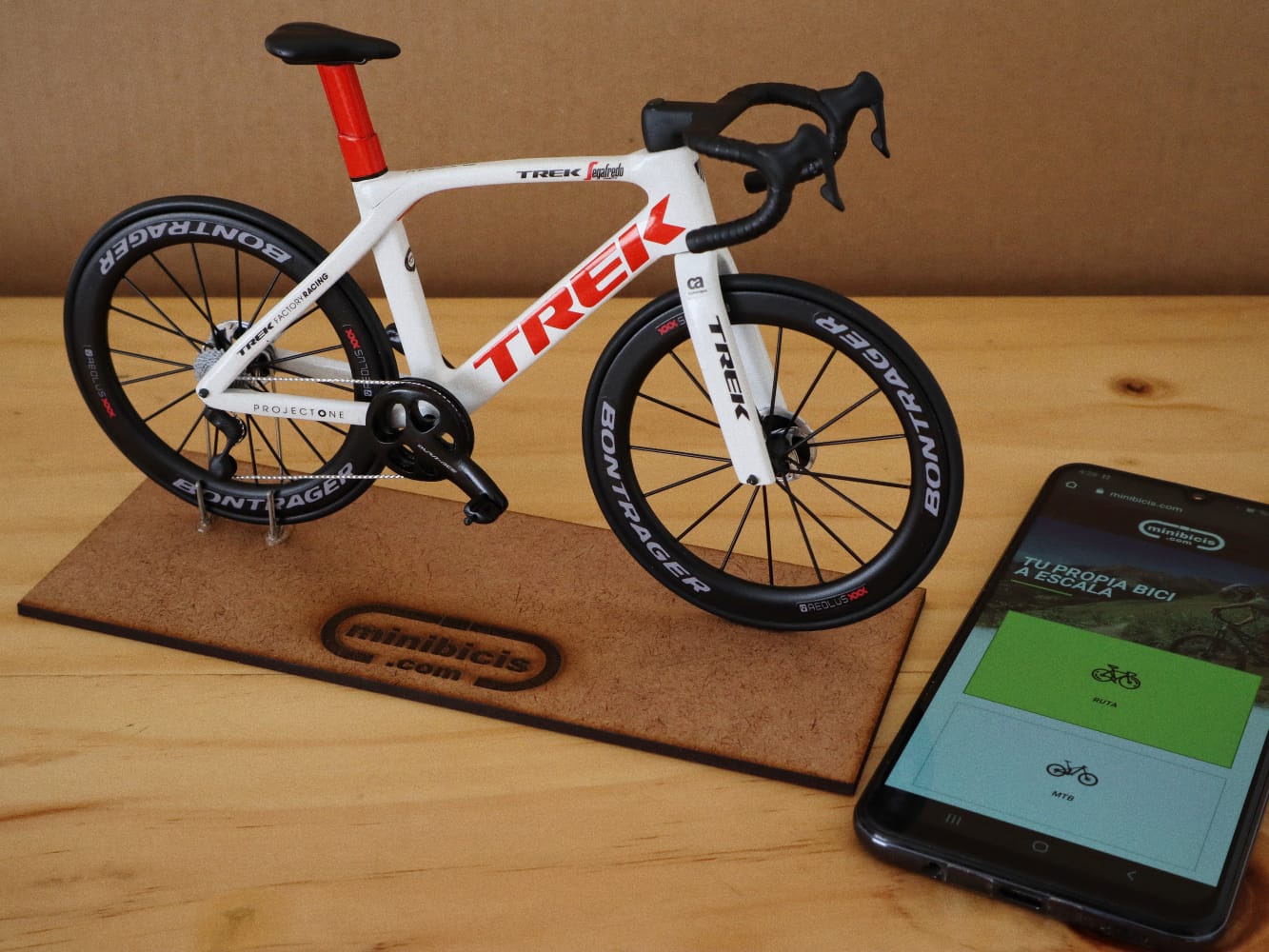 trek madone white disc slr